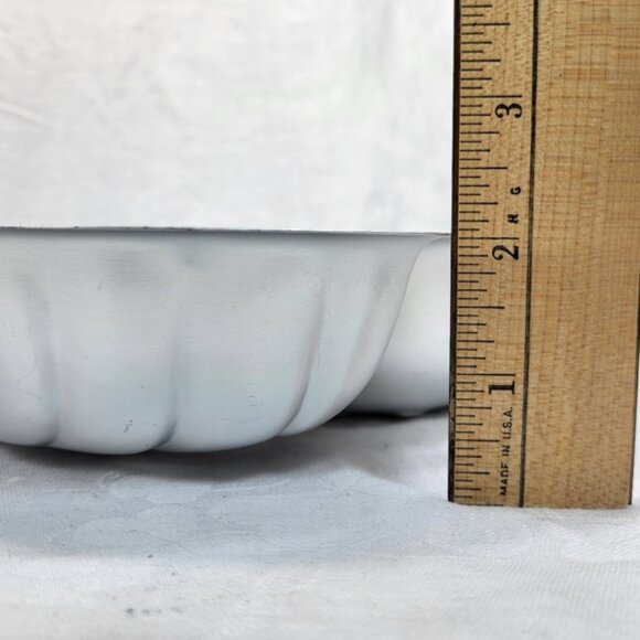 Wilton Just Hatched Chick Egg Cake PAN 2002 Easter 2105-2060 (2 layer mix) - Picture 5 of 8